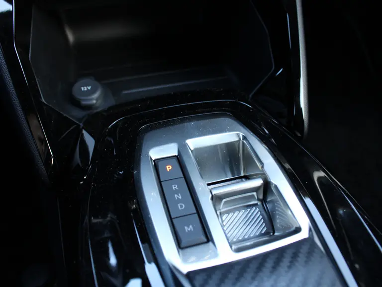 Peugeot 2008 GT 1.2 Hybrid 145PK Automaat Navigatie, Camera 360, Adaptieve cruise control, Lichtmetalen velgen afbeelding 17