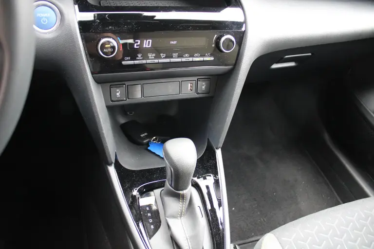 Toyota Yaris Cross 1.5 Hybrid Explore , Automaat, Applecarplay/Androidauto, Parkeersensoren voor en achter afbeelding 19