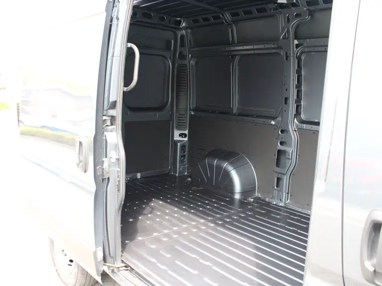 Peugeot Boxer 2.2 BlueHDi 140PK L2H2 3.5t EAT8 Automaat Navigatie, Achteruitrijcamera, Trekhaak, Climate Control, Apple Carplay, Android Auto afbeelding 9