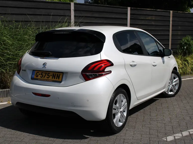 Peugeot 208 Signature 1.2 PureTech 82PK Navigatie, Parkeerhulp achter, Cruise Controle, Apple Carplay/Android Auto afbeelding 9