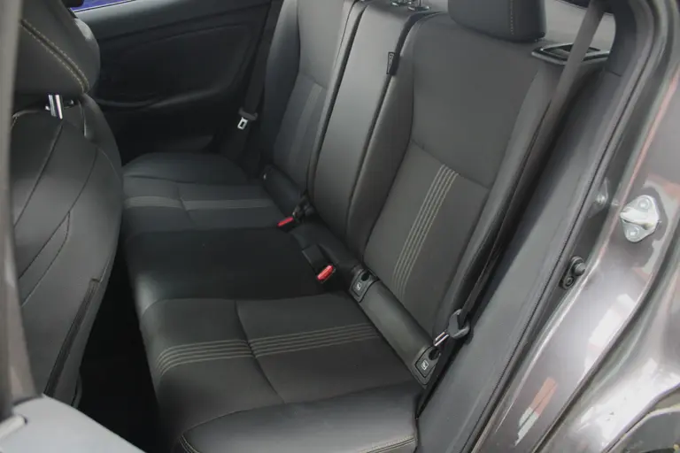 Toyota Yaris Cross 1.5 Hybrid Adventure Trekhaak, JBL Audio, Head-up Display, Elektrische Achterklep, Stuur- en Stoelverwarming afbeelding 7