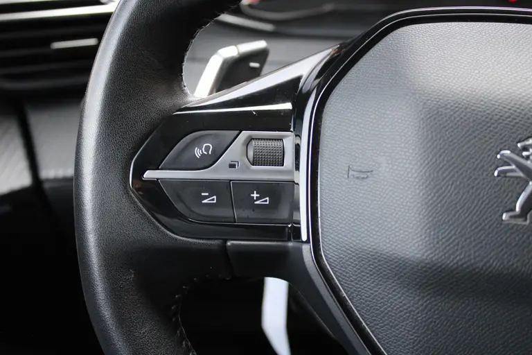 Peugeot 2008 1.2 PureTech Allure Automaat, Trekhaak, Airco, Navigatie, Applecarpl./Andr. Auto afbeelding 15
