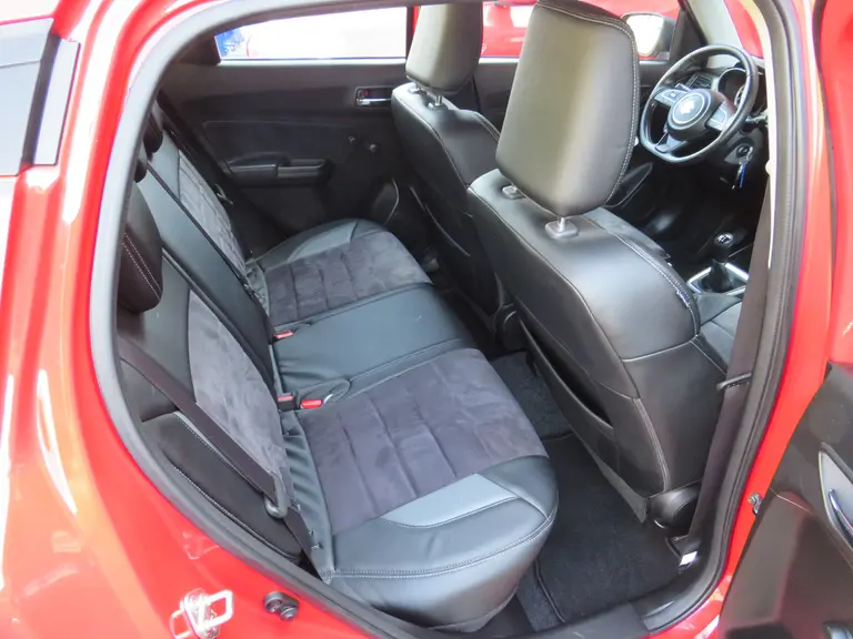 Suzuki Swift 1.2 Comfort Smart Hybrid, Dealer onderhouden, Alcantara bekleding en Dakspoiler afbeelding 11
