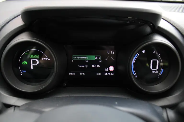 Toyota Yaris Cross 1.5 Hybrid Achteruitrijcamera, Bluetooth, Cruise Control Adaptief, Climate Control afbeelding 28