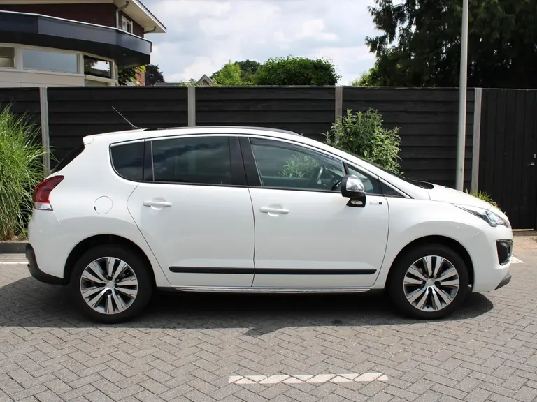 Peugeot 3008 Style 1.2 PureTech 130PK Trekhaak, Navigatie, Parkeersensoren, Cruise Control, Climate Control afbeelding 7