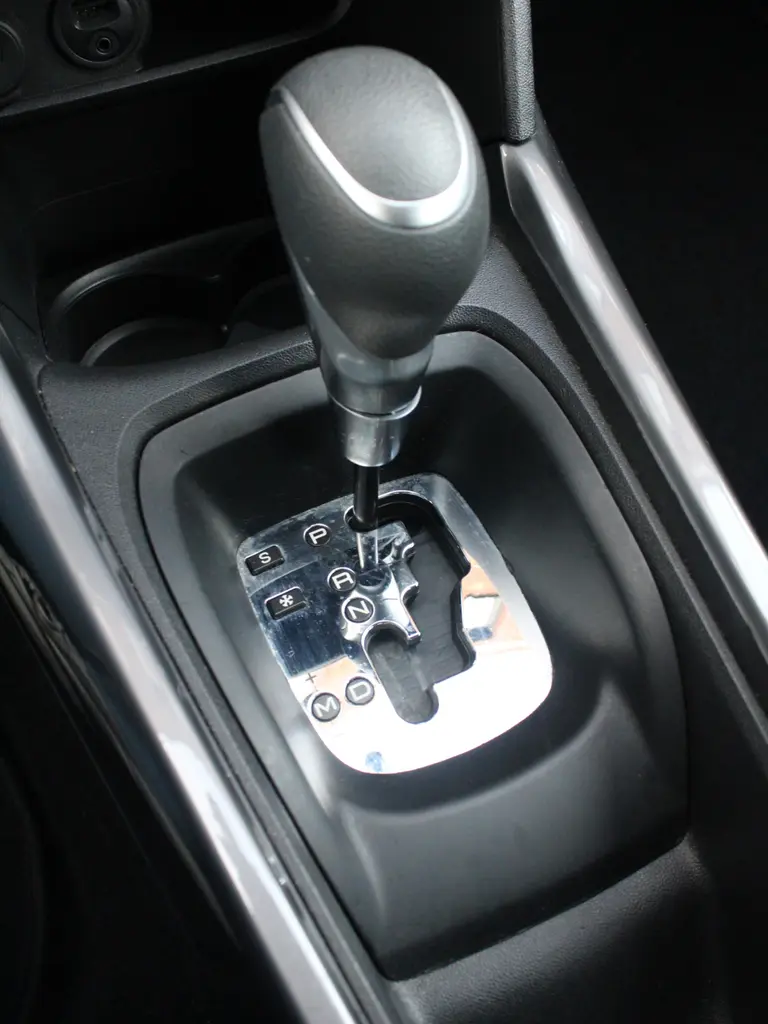 Peugeot 2008 1.2 PureTech Active 110PK Climate Control, Trekhaak, Navigatie afbeelding 24