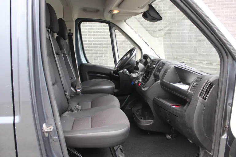 Citroën Jumper 30 2.2 BlueHDi 140 L1H1 Control Economy Climate control, Trekhaak, Navigatie, Camera, Bluetooth handsfree, Imperiaal, Sidebars, afbeelding 11