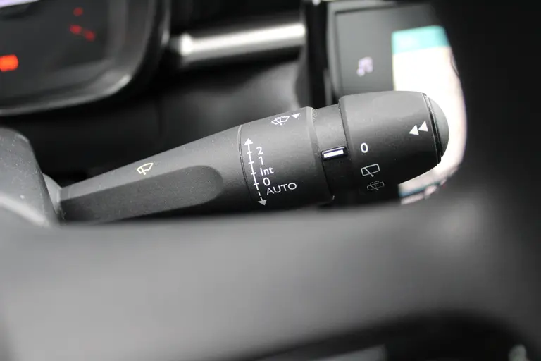 Citroën C3 1.2 PureTech S&S Feel Edition Trekhaak, Navigatie, Applecarpl./Andr. Auto, Cruise/Climate Control afbeelding 19