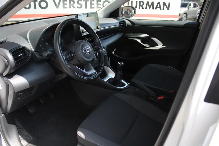 Toyota Yaris 1.0 VVT-i Active Achteruitrijcamera, Bluetooth, Cruise Control Adaptief, Apple Carplay/Android Auto afbeelding 14