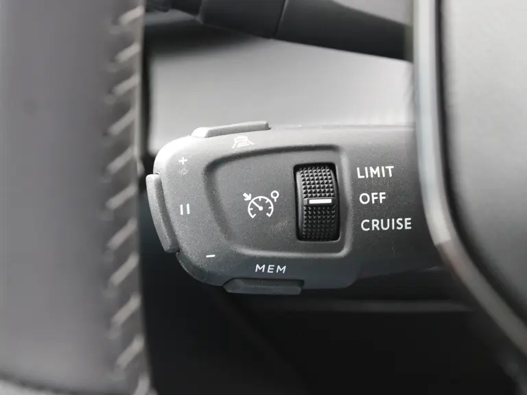 Peugeot e-208 Allure 51 kWh 156PK Navigatie, Rondomzichtcamera, Parkeersensoren, Apple Carplay, Android Auto afbeelding 21