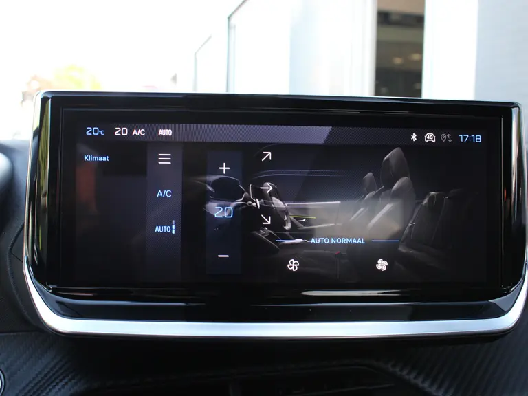 Peugeot 2008 Allure 1.2 Hybrid 145PK e-DCS6 Automaat Navigatie, Camera Voor & Achter, Keyless, Adaptieve Cruise Control afbeelding 26