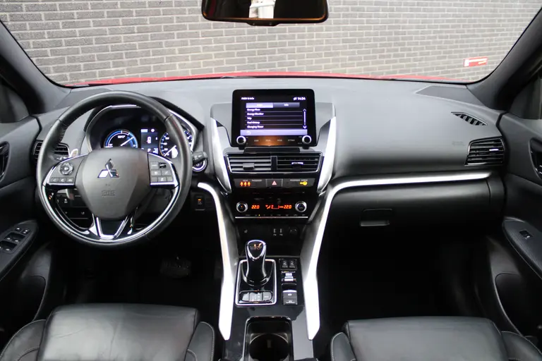 Mitsubishi Eclipse Cross 2.4 PHEV Instyle Nu met gratis trekhaak! Automaat, Lederen bekleding, Applecarpl./Andr. Auto Trekgewicht 1.500 KG. afbeelding 24