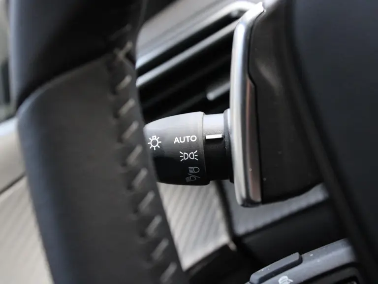 Peugeot 208 Allure 1.2 Hybrid 100PK e-DCS6 Automaat Navigatie, Achteruitrijcamera, Stoelverwarming, Adaptieve Cruise Control afbeelding 19
