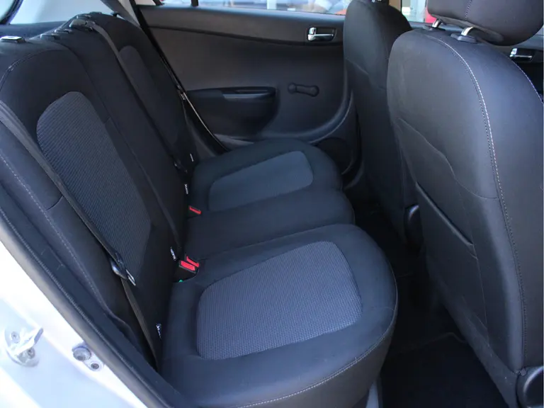 Hyundai i20 1.2i i-Motion 5-Deurs Afneembare Trekhaak, Airco, Parkeersensoren Achter, Radio/CD Speler afbeelding 29