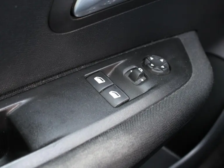 Peugeot 208 Active 1.2 PureTech 100PK Parkeersensoren, Navigatie, Airco, Apple Carplay, Android Auto afbeelding 13