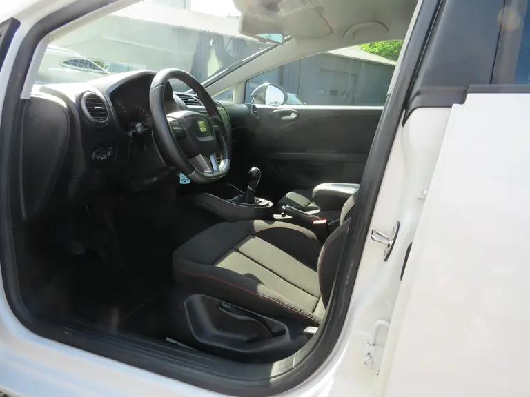 SEAT Leon 1.4 TSI Reference, FR UITVOERING, 18 INCH, ORG NL, GOED ONDERHOUDEN! Navigatie, Stoelverwarming en Parkeersensoren afbeelding 9