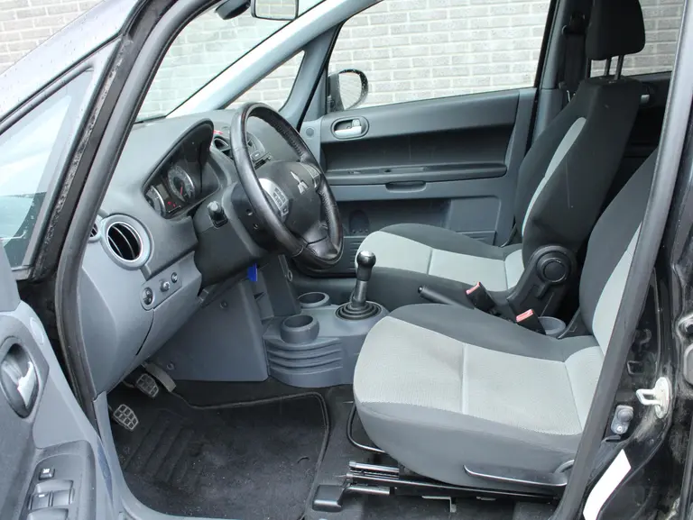 Mitsubishi Colt 1.3 Edition Two airco, cruise control, lichtmetalen velgen afbeelding 8