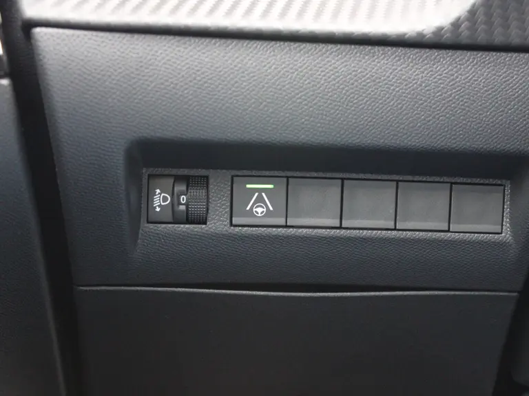 Peugeot e-208 Allure 51 kWh 156PK Navigatie, Rondomzichtcamera, Parkeersensoren, Apple Carplay, Android Auto afbeelding 17