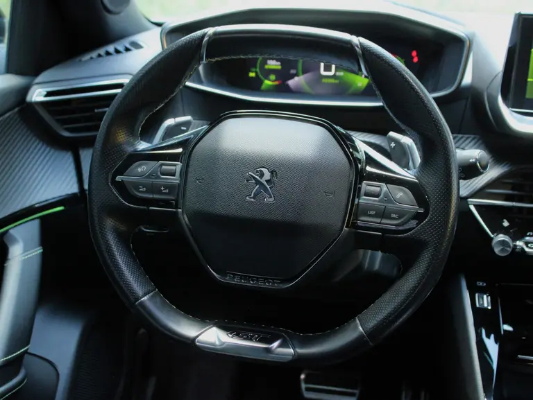 Peugeot 2008 1.2 PureTech GT-Line afbeelding 31