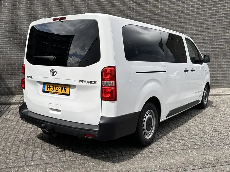 Toyota Proace Shuttle 1.5 D-4D Cool Comfort Long 9 zitplaatsen afbeelding 3