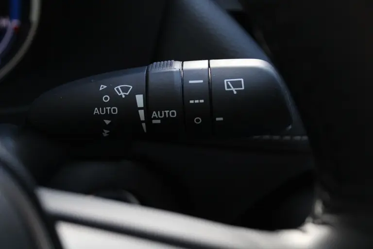 Toyota RAV4 2.5 Hybrid AWD Style 1.650 KG Trekgewicht, stuur- Camera, Parkeersensoren voor en achter afbeelding 30