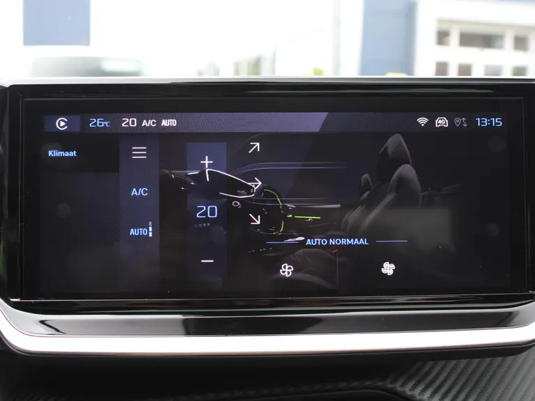 Peugeot 208 GT 1.2 Hybrid 100PK e-DCS6 Automaat Navigatie, Camera Voor & Achter, Panoramadak, Keyless, Apple Carplay, Android Auto afbeelding 27