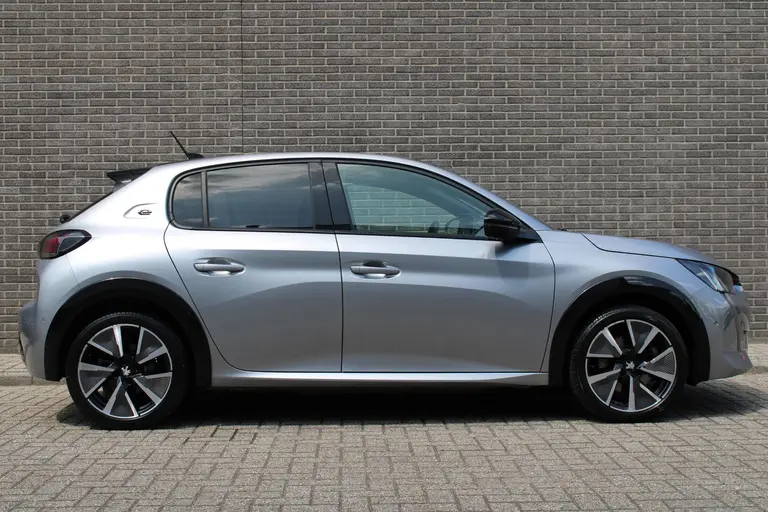 Peugeot e-208 EV GT 350 50 kWh Inclusief batterijtest Panoramadak, Navigatie, Cruise/Climate control, Apple carplay/Android auto, afbeelding 3
