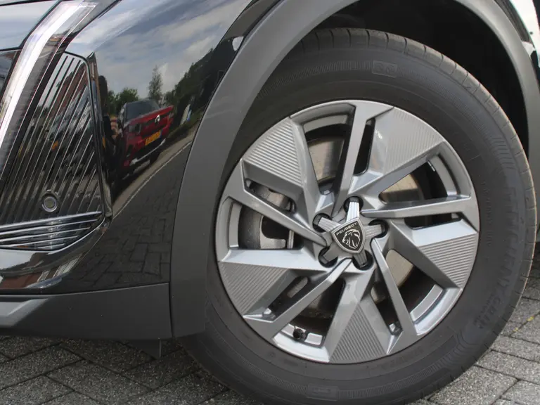 Peugeot 408 Allure 1.6 HYbrid 180PK EAT8 Automaat Navigatie, Rondomzichtcamera, Keyless, Parkeersensoren Voor & Achter, Draadloze Telefoonlader afbeelding 2