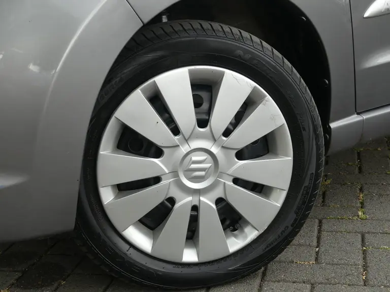 Suzuki Alto 1.0 Comfort EASSS Airconditioning, Stootlijsten, Centrale deurvergrendeling afbeelding 21