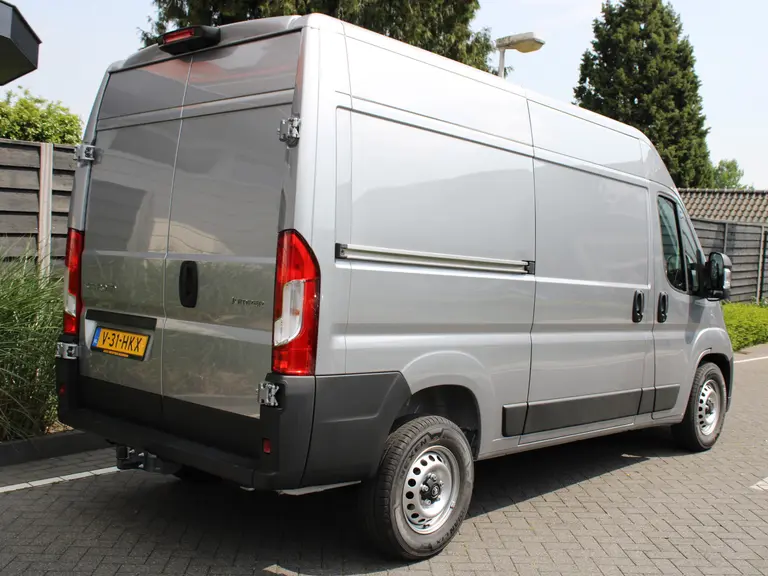 Citroën Jumper 2.2 BlueHDi 140PK L2H2 3.5t EAT8 Automaat Navigatie, Achteruitrijcamera, Trekhaak, Climate Control, Apple Carplay, Android Auto afbeelding 8