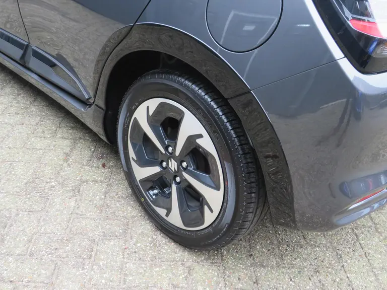 Suzuki Swift 1.2 Style Smart Hybrid, NIEUW 6 JAAR GARANTIE! Bodykit en Stootlijsten in Piano Black afbeelding 31