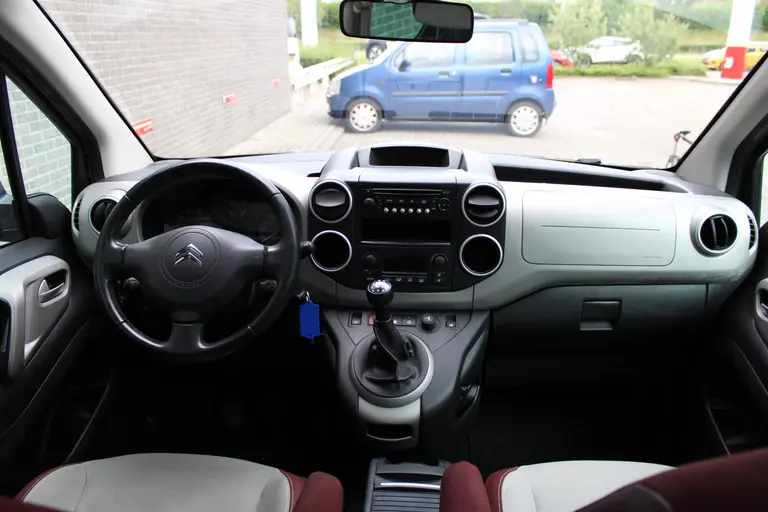 Citroën Berlingo 1.6 VTi 120 XTR Cruise/Climate control, Audio, Trekhaak, Stoelverwarming, Mistlampen, Parkeersensoren achter afbeelding 19