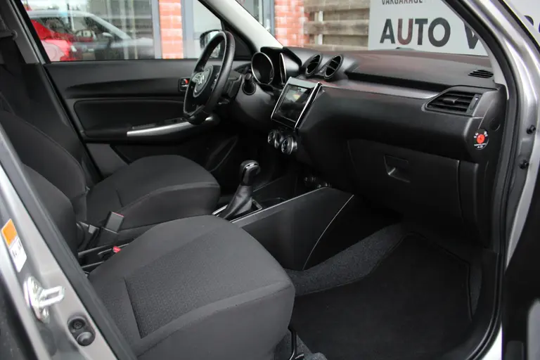 Suzuki Swift 1.2 Style Smart Hybrid CVT Automaat Navigatie, Cruise Control Adaptief, Stoelverwarming, Achteruitrijcamera, Parkeersensoren Achter afbeelding 18