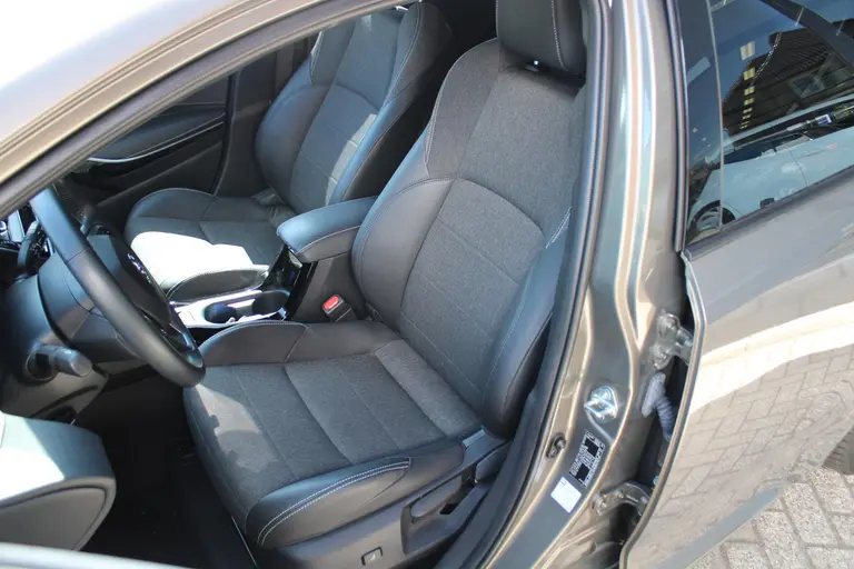 Toyota Corolla Touring Sports 1.8 Hybrid Dynamic Automaat, Trekhaak, All-Seasonbanden en 1e Eigenaar! afbeelding 11