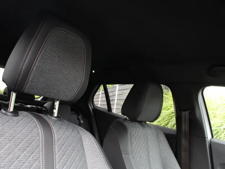 Peugeot 2008 Allure 1.2 PureTech 100PK Navigatie, Camera Achter, parkeerhulp voor en achter, Apple Carplay/Android auto draadloos afbeelding 36