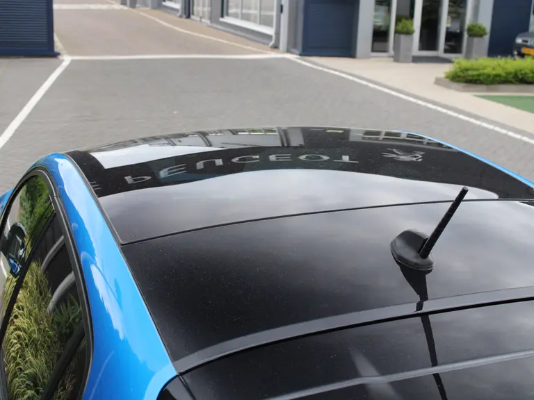 Peugeot e-208 GT Pack 50 kWh 136PK Navigatie, Alcantara Leder, Achteruitrijcamera, Keyless, Panoramadak, Parkeersensoren Voor & Achter afbeelding 14