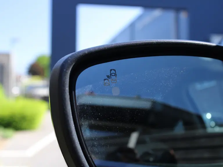 Nissan Micra 0.9 IG-T 90PK N-Connecta Navigatie, Rondomzichtcamera, Dodehoekdetectie, Parkeersensoren Achter afbeelding 6