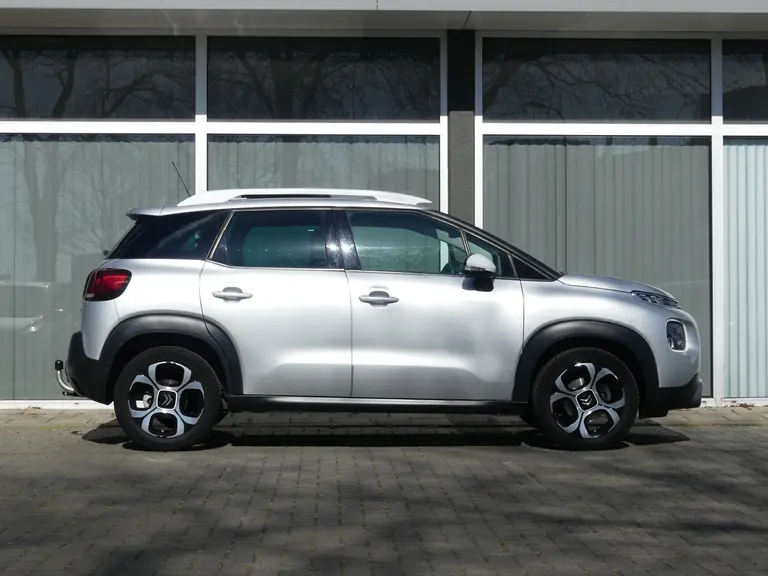 Citroën C3 Aircross 1.2 PureTech S&S Shine 110pk Automaat Trekhaak Schuifkantel dak, All Season banden afbeelding 2