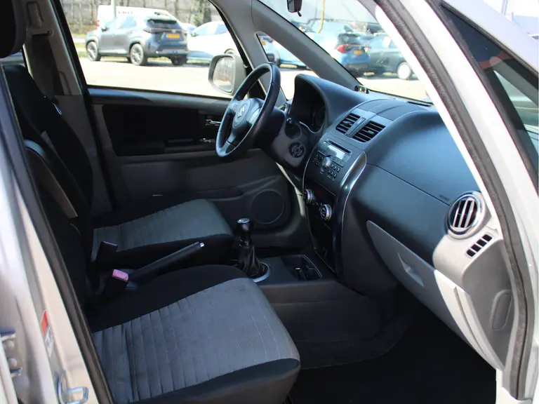 Suzuki SX4 1.6 Exclusive, Trekhaak, parkeersensoren, 2e Eig. Keyless en Middenarmsteun afbeelding 28