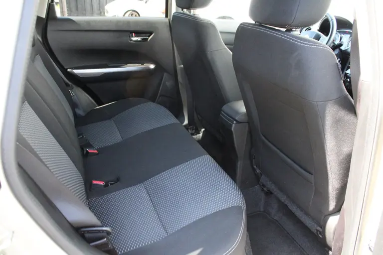 Suzuki Vitara 1.0 Boosterjet Select Achteruitrijcamera, Trekhaak, Navigatie, Cruise Control afbeelding 17