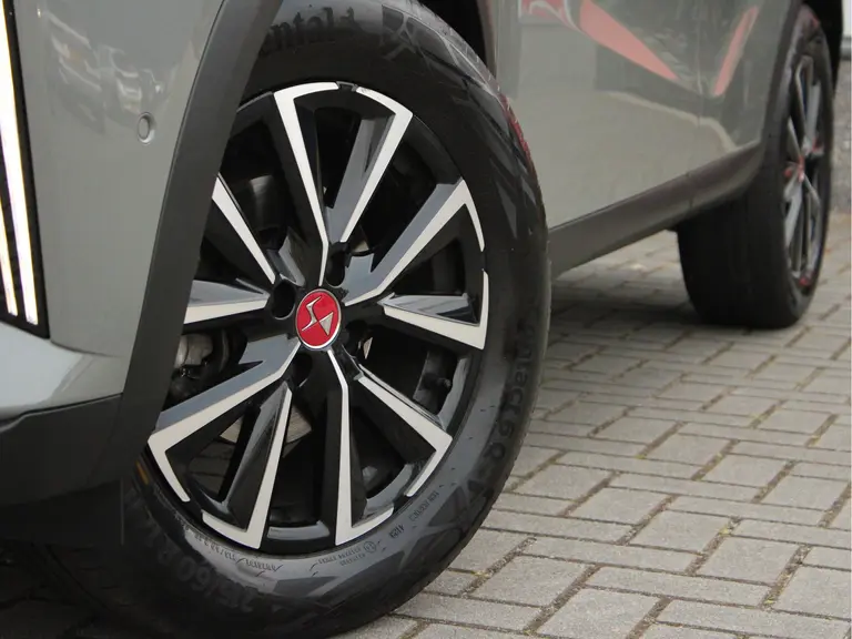 DS DS 3 1.2 PureTech Performance Line Automaat Microvezel Bekleding, Rondomzicht Camera, Cruise en Climate Control afbeelding 2