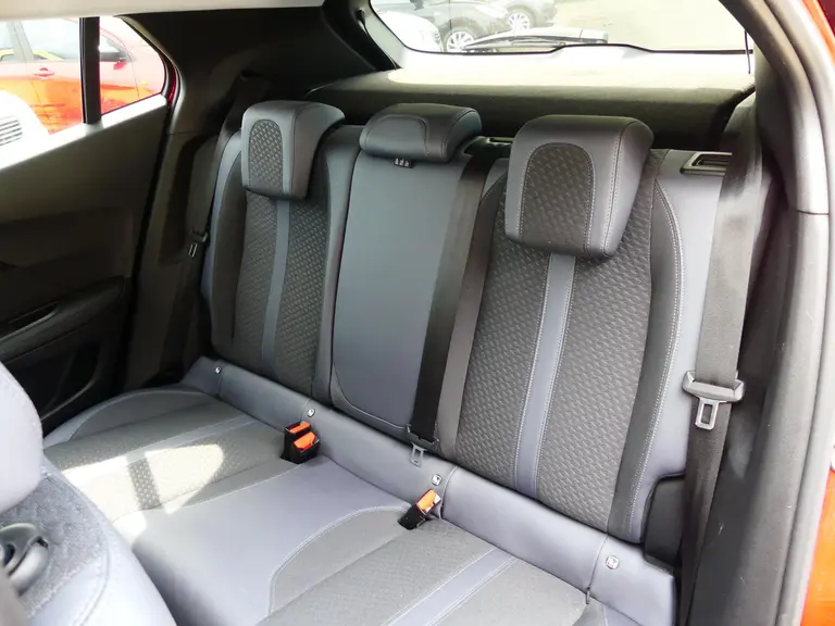 Peugeot 2008 1.2 PureTech Allure Pack, Trekhaak ,130PK, 3D cockpit, Cruise Control afbeelding 25