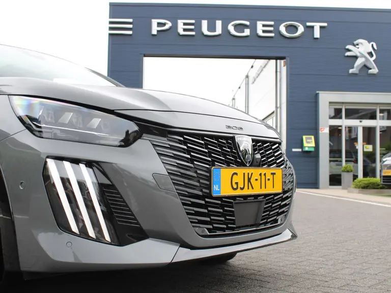 Peugeot 208 GT 1.2 Hybrid 100PK e-DCS6 Automaat Navigatie, Camera Voor & Achter, Panoramadak, Keyless, Apple Carplay, Android Auto afbeelding 3