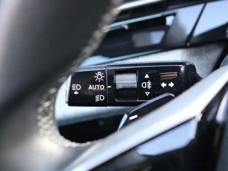 Peugeot E-3008 Allure 73 kWh 214PK Automaat Navigatie, Rondomzichtcamera, Keyless Entry & Start, Parkeersensoren Voor & Achter afbeelding 23