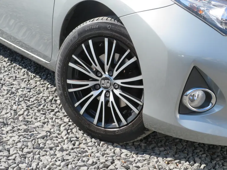 Toyota Auris 1.6 Now, 2e Eig. Parkeersensoren en Navigatie, Cruise en Climate Control afbeelding 6