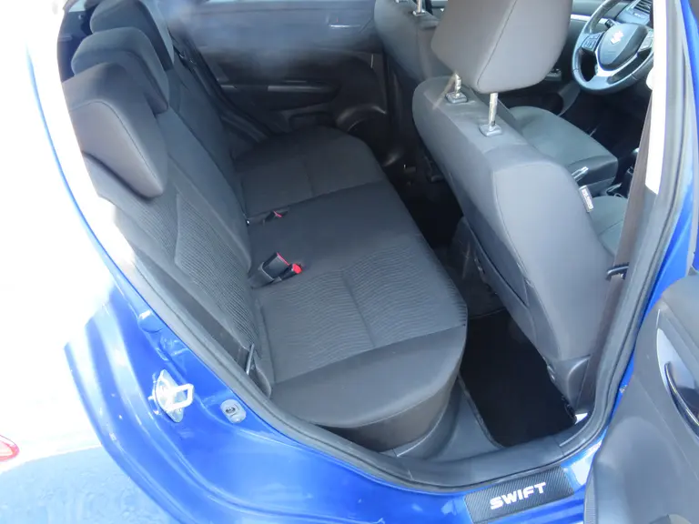 Suzuki Swift 1.2 Exclusive EASSS Speciale uitvoering, All-Seasons, Cruise/Climate-Control, Parkeersensoren en Verwarmde Voorstoelen afbeelding 12