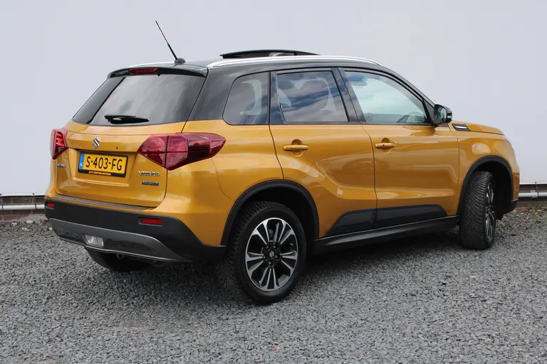 Suzuki Vitara 1.5 Hybrid Style, Automaat, 1e Eig. met All-Seasonbanden, Panoramadak, Navigatie, Parkeersensoren en Dealer onderhouden! afbeelding 3