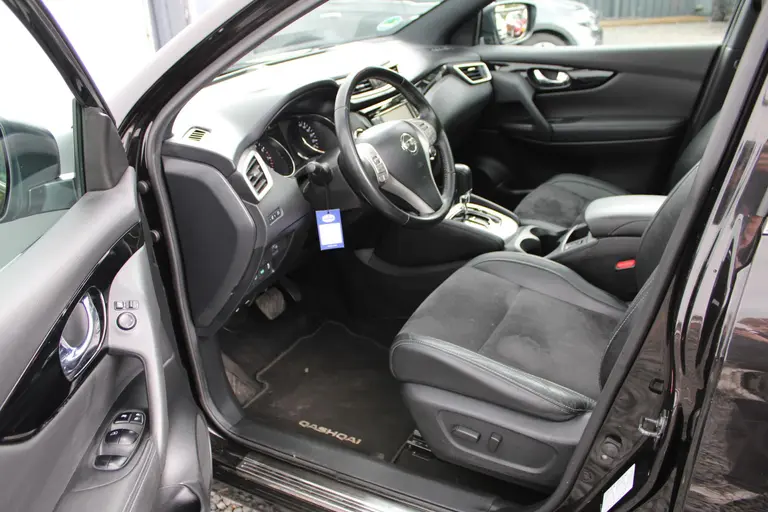 Nissan QASHQAI 1.2 N-Vision, Automaat, Parkeersensoren voor en Panorama Dak! afbeelding 8