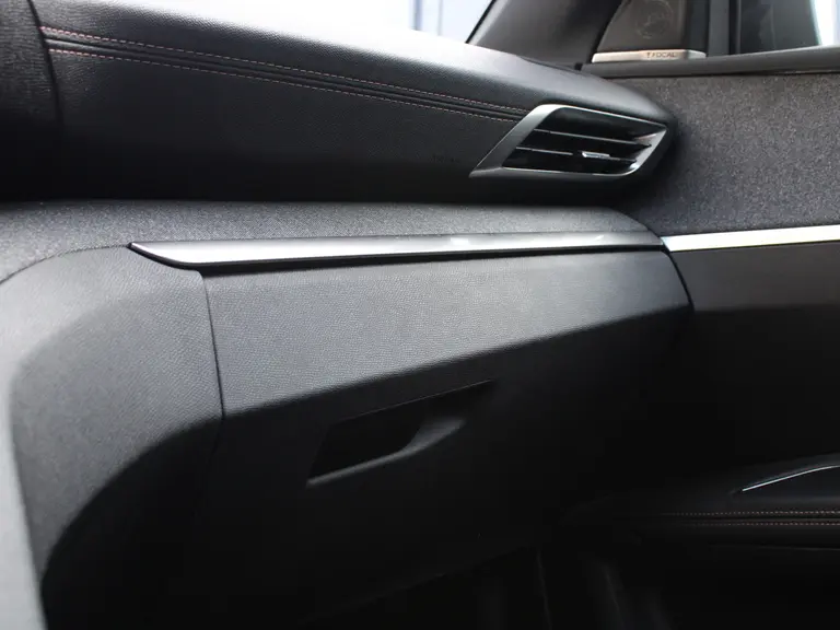 Peugeot 5008 1.6 e-THP 165PK GT-Line EAT6 Automaat 7P Navigatie, Rondomzichtcamera, Keyless, Leder, Elektrische Kofferklep, massage, Stoelverwarming afbeelding 49