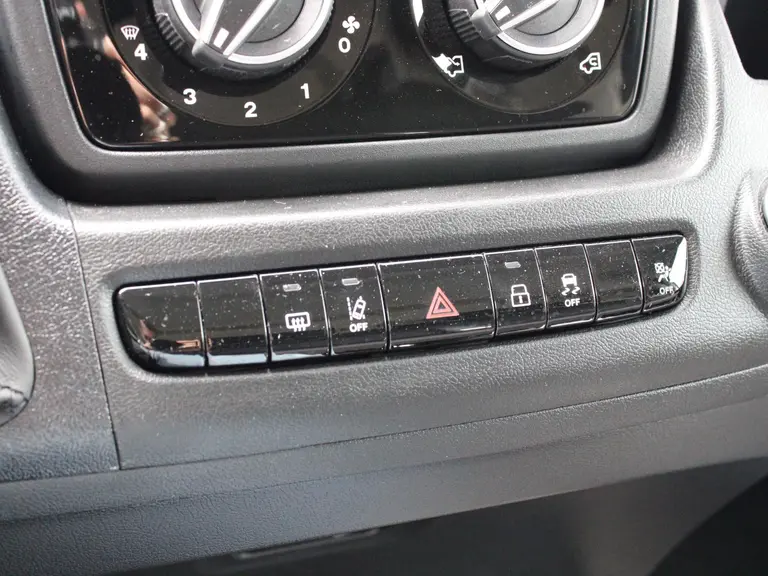 Peugeot Boxer 2.2 BlueHDi 120PK S&S L2H1 3.0t Trekhaak, Navigatie, Achteruitrijcamera, Cruise Control, Airco, Dodehoek Detectie afbeelding 29
